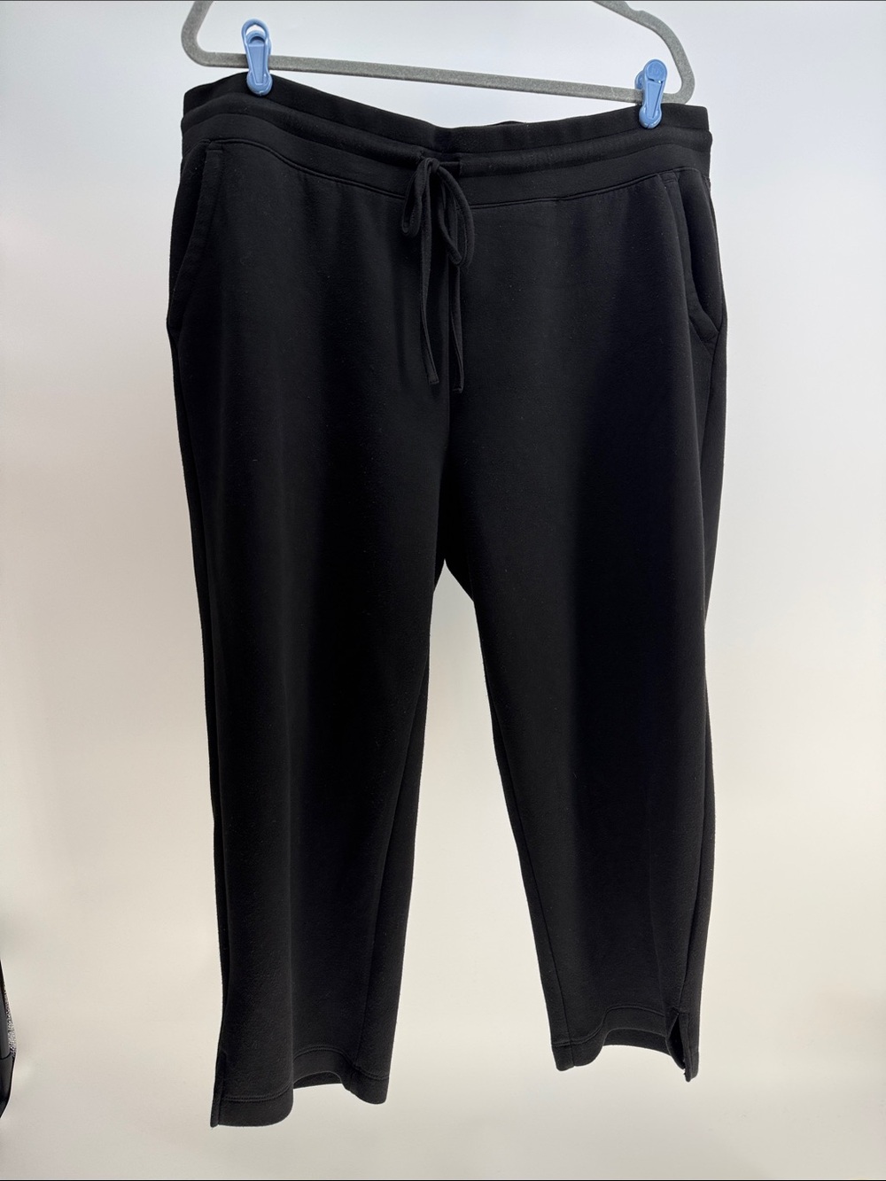 32 Degrees Black Drawstring Capris with Pockets